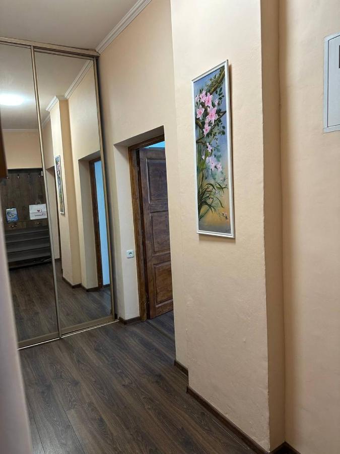 Затишна Двокімнатна Квартира В Самому Серці Ужгорода Uschhorod Exterior foto